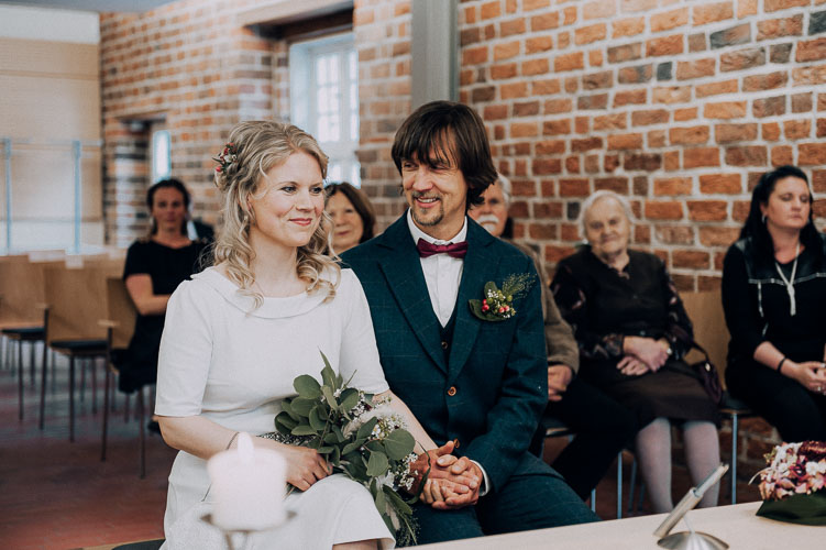 Hochzeitsfotografin Neubrandenburg Mecklenburg Vorpommern Brautpaarfotos Margit und Marco in Blumenholz 2020 